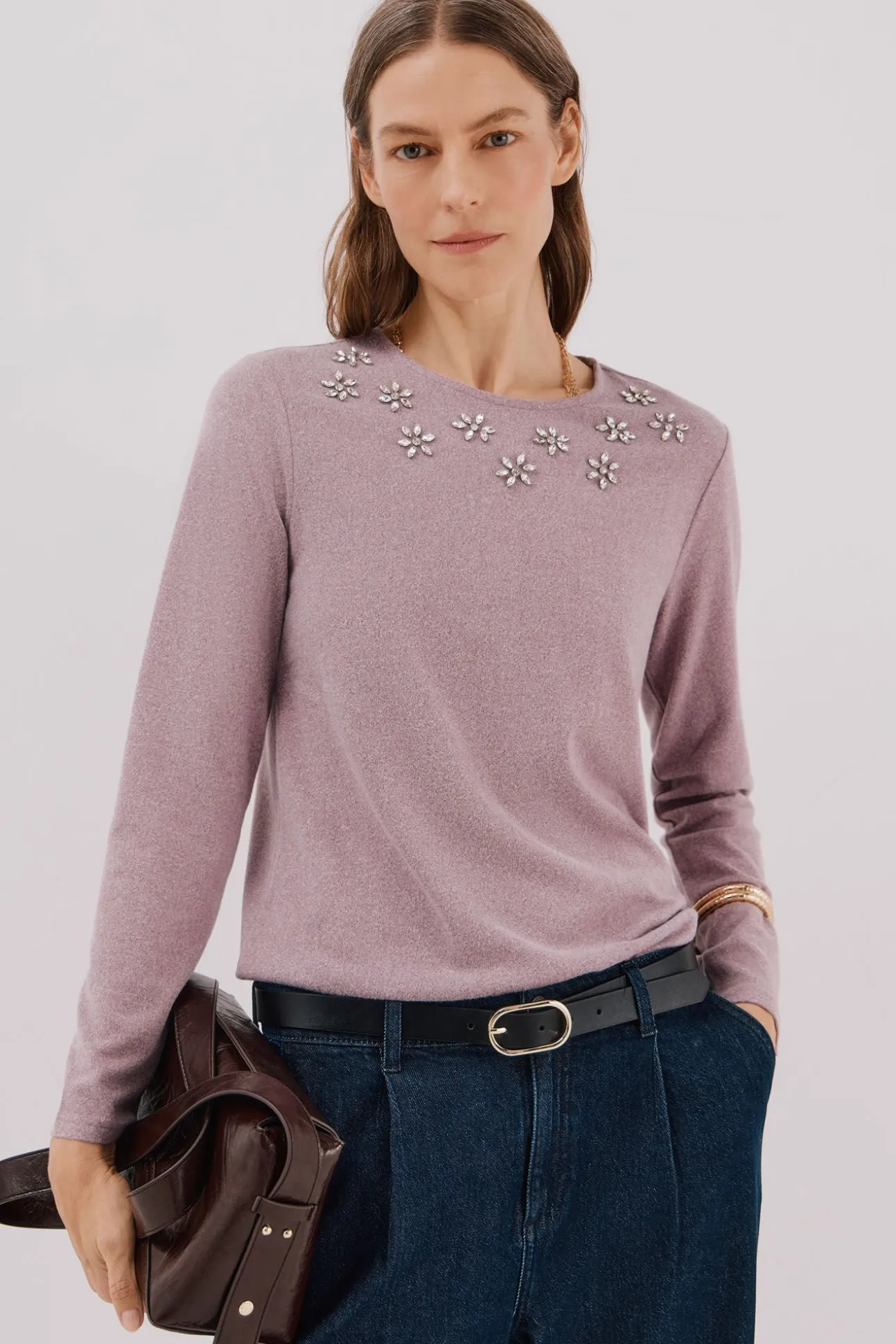 Camiseta com detalhes em strass