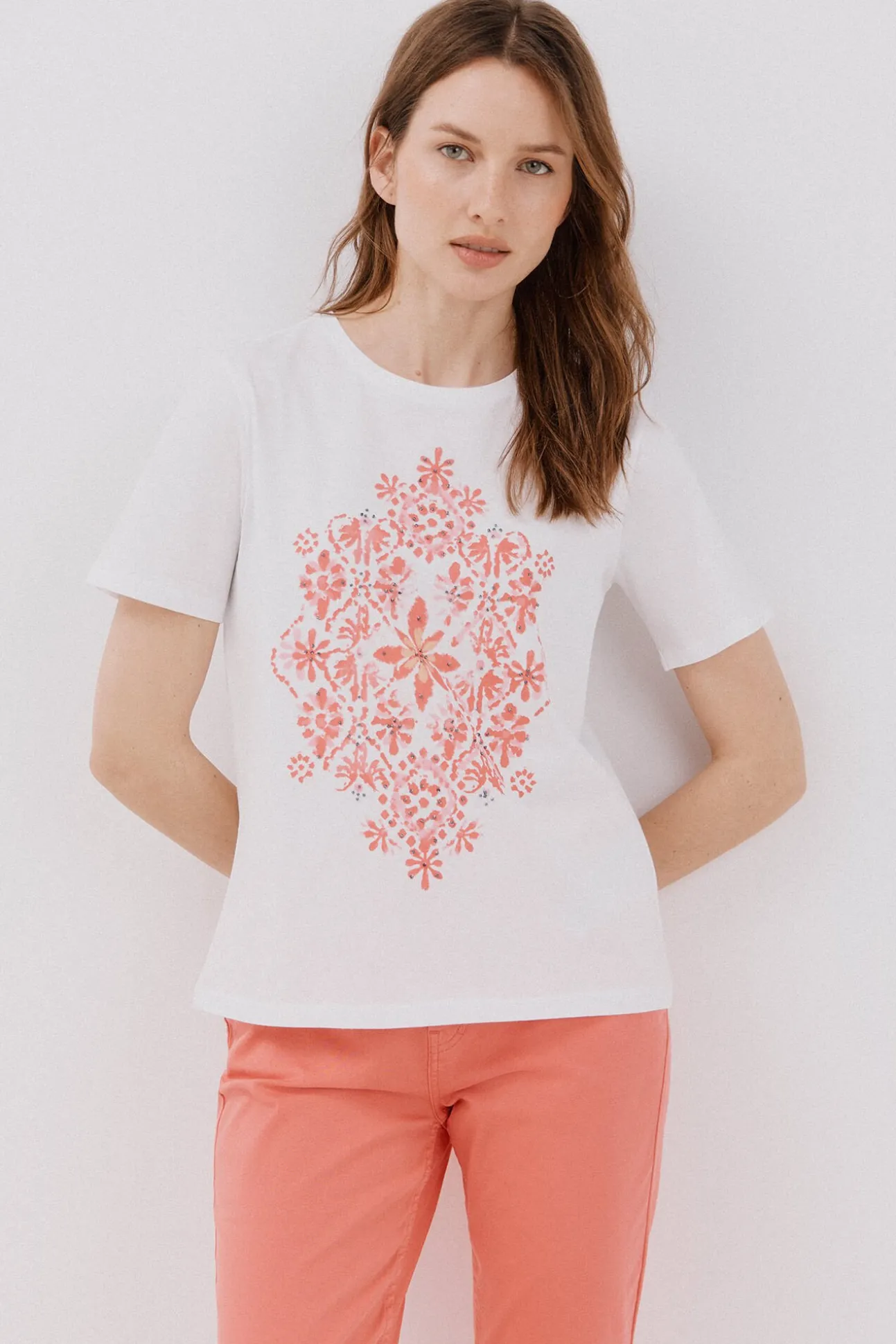 Camiseta com estampado posicional