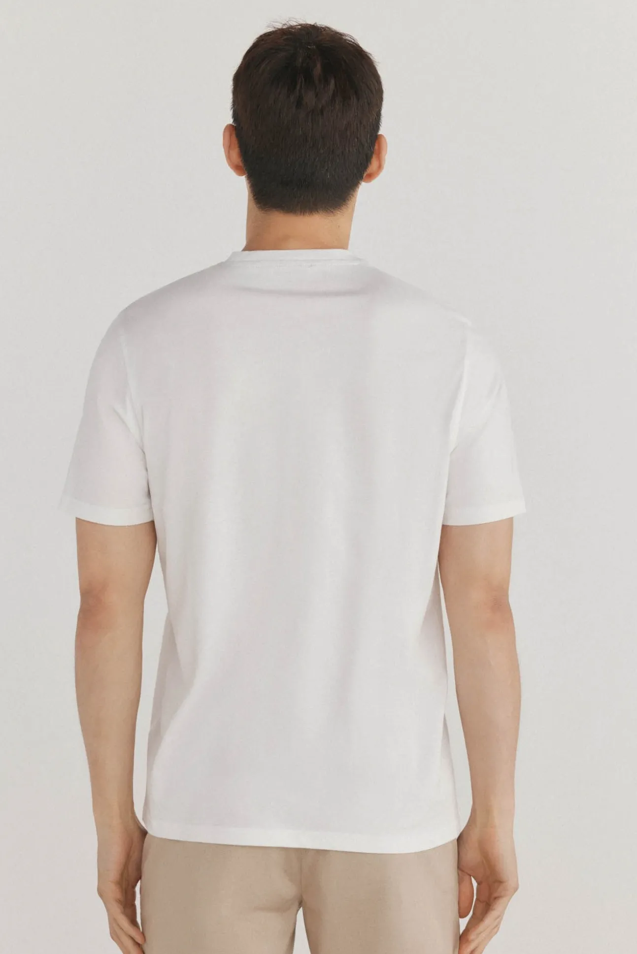 Camiseta com logo posicional