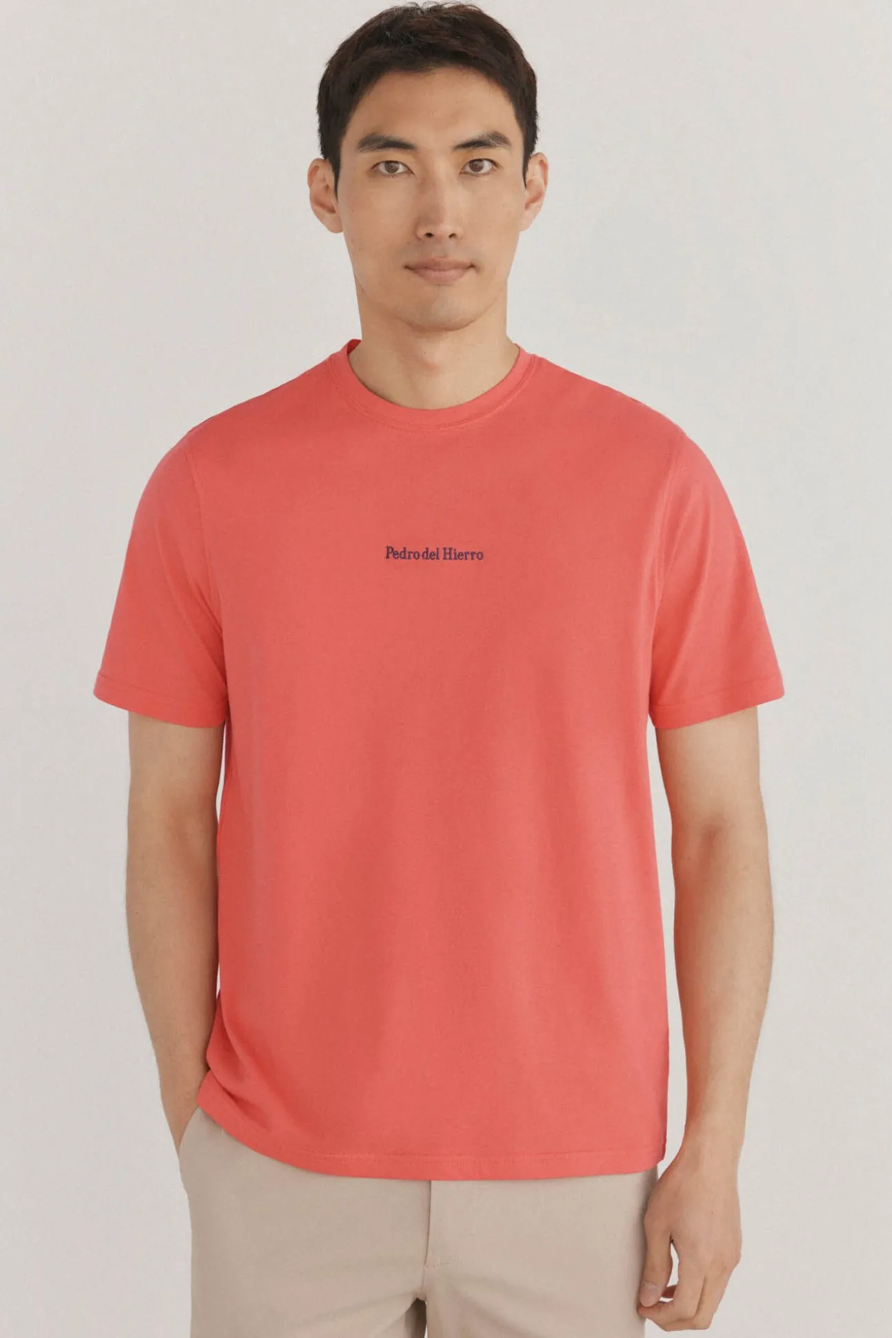 Camiseta com logo posicional