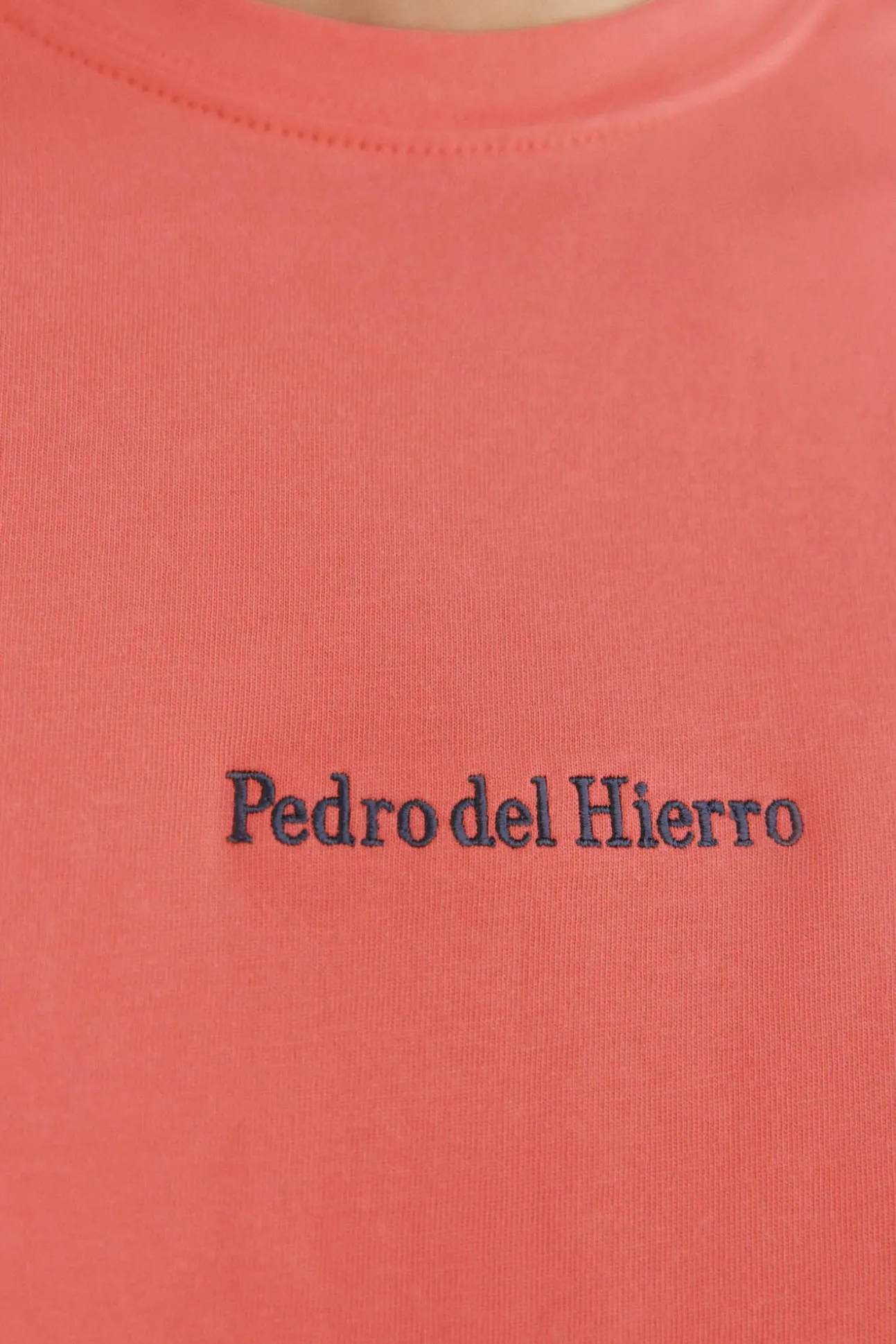 Camiseta com logo posicional