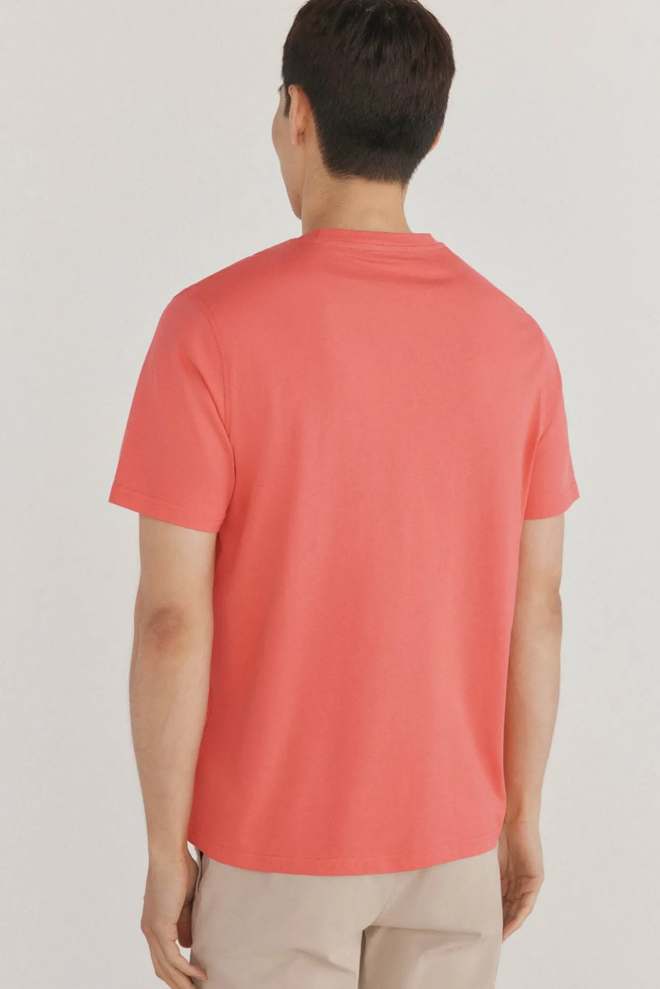 Camiseta com logo posicional