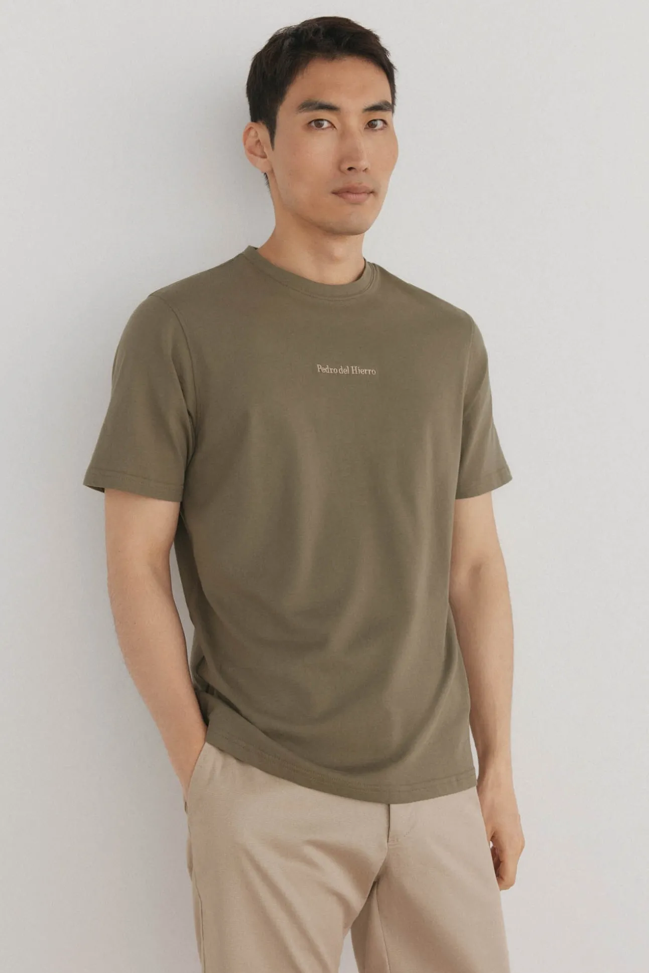 Camiseta com logo posicional