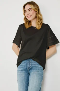 Camiseta de algodão orgânico com vazados
