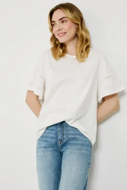 Camiseta de algodão orgânico com vazados
