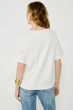 Camiseta de algodão orgânico com vazados