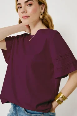 Camiseta de algodão orgânico com vazados