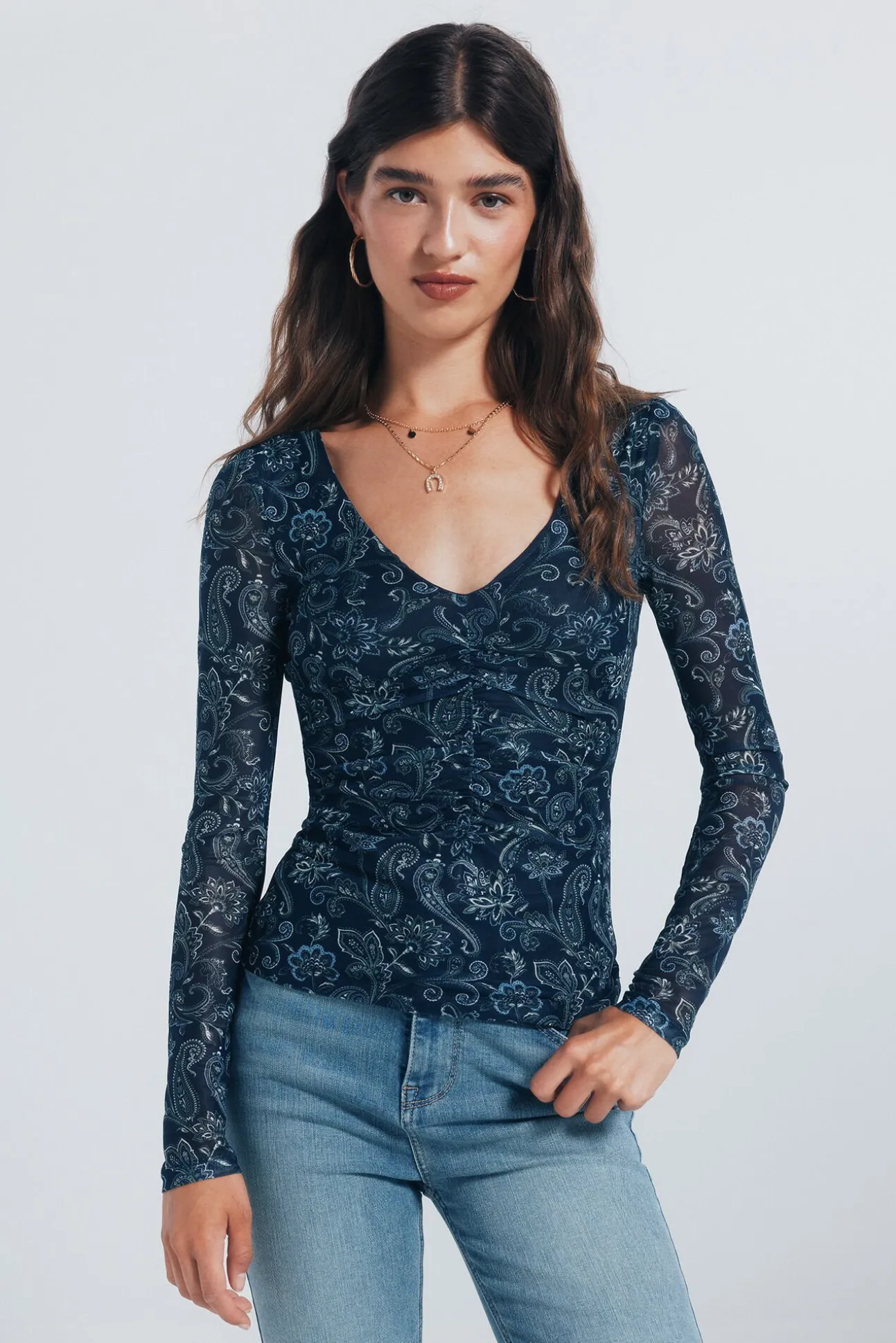 Camiseta de chiffon com decote franzido estampado