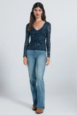 Camiseta de chiffon com decote franzido estampado