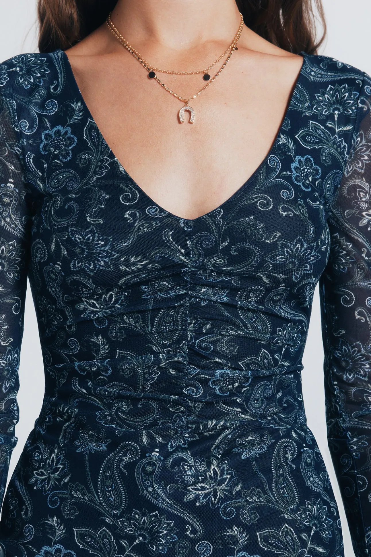 Camiseta de chiffon com decote franzido estampado