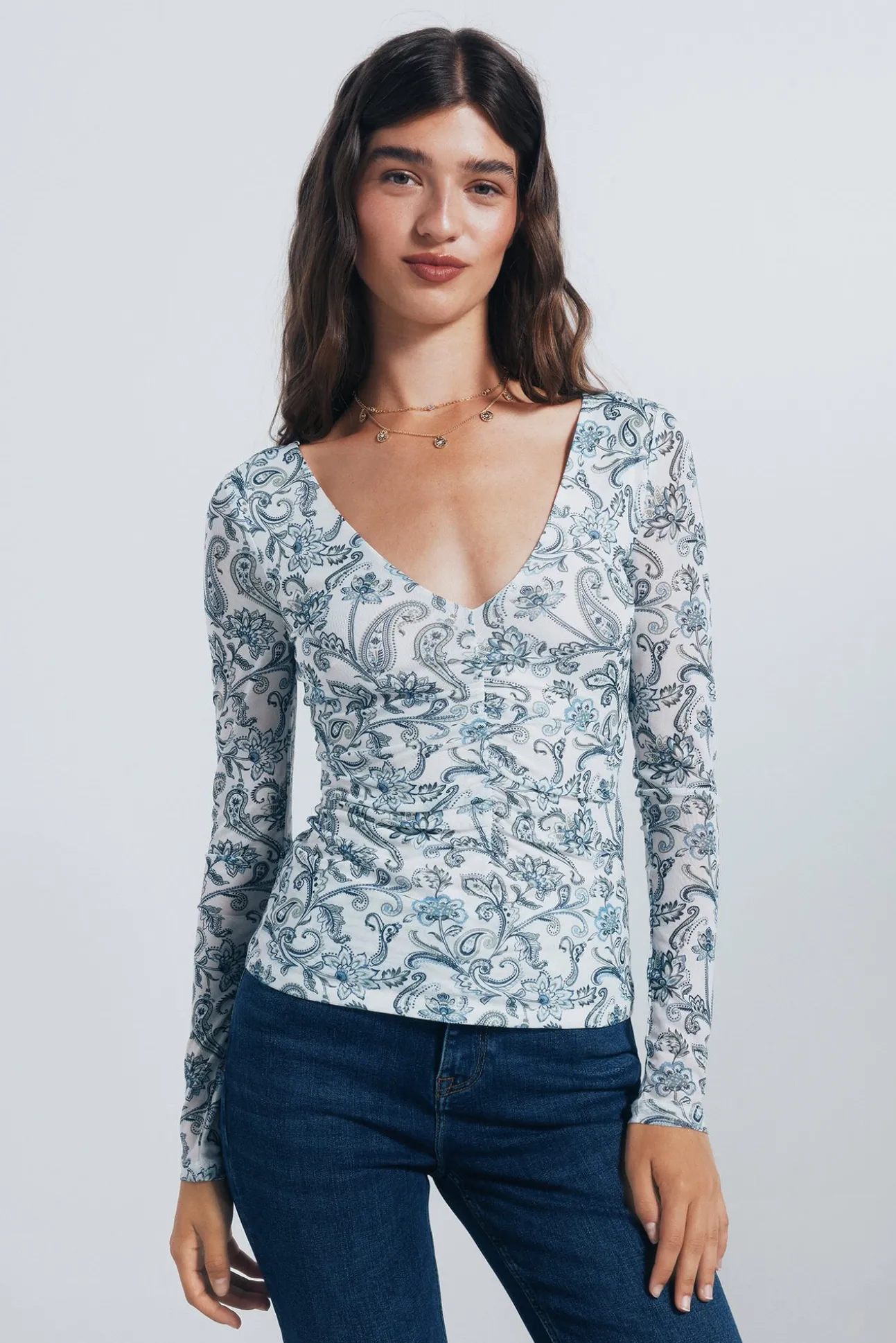 Camiseta de chiffon com decote franzido estampado