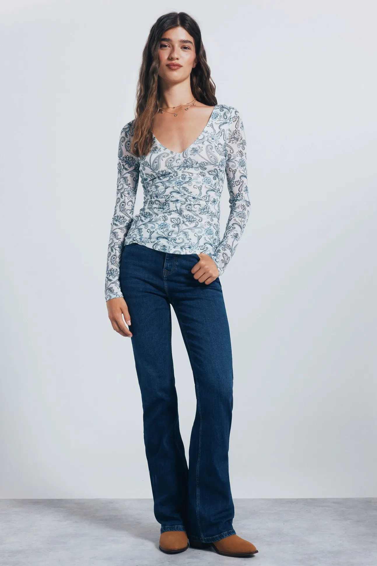 Camiseta de chiffon com decote franzido estampado