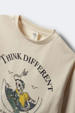 Camiseta de manga comprida com estampado de caveira skatista para meninos