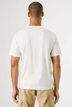 Camiseta de manga curta com logo frontal.