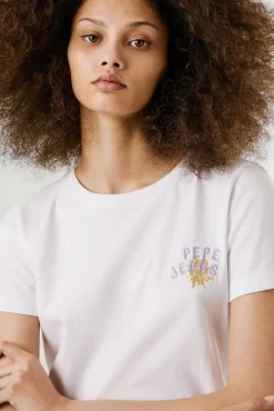 Camiseta de manga curta com logo bordado e desenho nas costas.