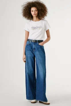 Camiseta de manga curta com logo floral na frente