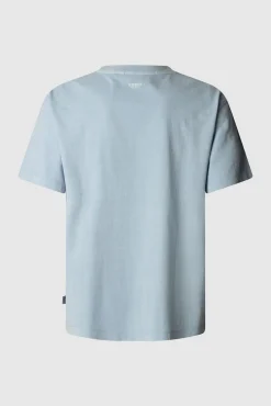 Camiseta de peça manga curta tingida em tecido.