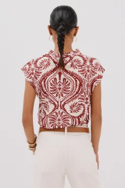 Camiseta estampada com decote em bico franzido