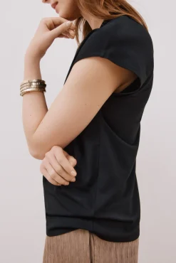 Camiseta estampada com decote em bico franzido