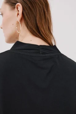 Camiseta estampada com decote em bico franzido