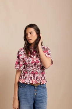 Camiseta estampada em favo de mel