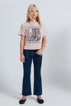 Camiseta feminina com botas de cowboy