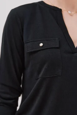 Camiseta gola mao com efeito linho