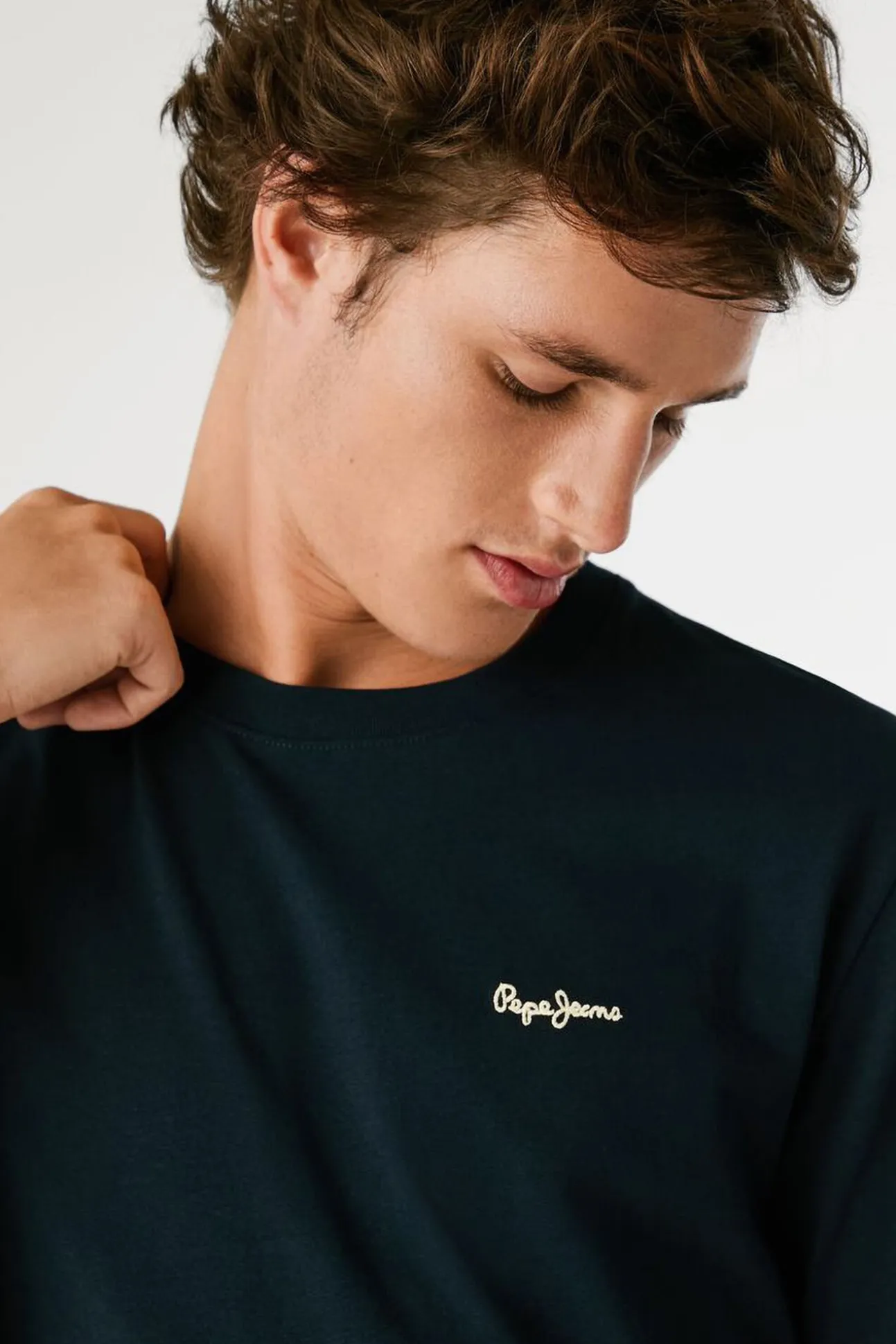 Camiseta Regular Fit com Logotipo Bordado