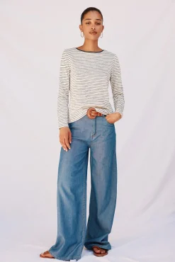 Camiseta riscas com gola canoa