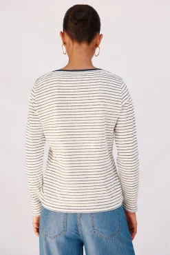 Camiseta riscas com gola canoa