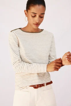 Camiseta riscas com gola canoa