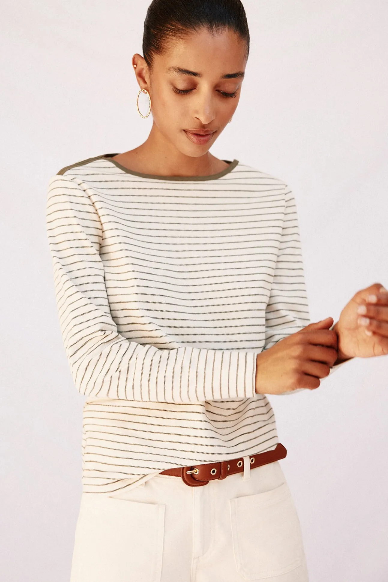 Camiseta riscas com gola canoa