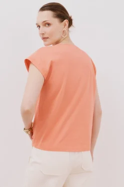 Camiseta trançada com gola em bico