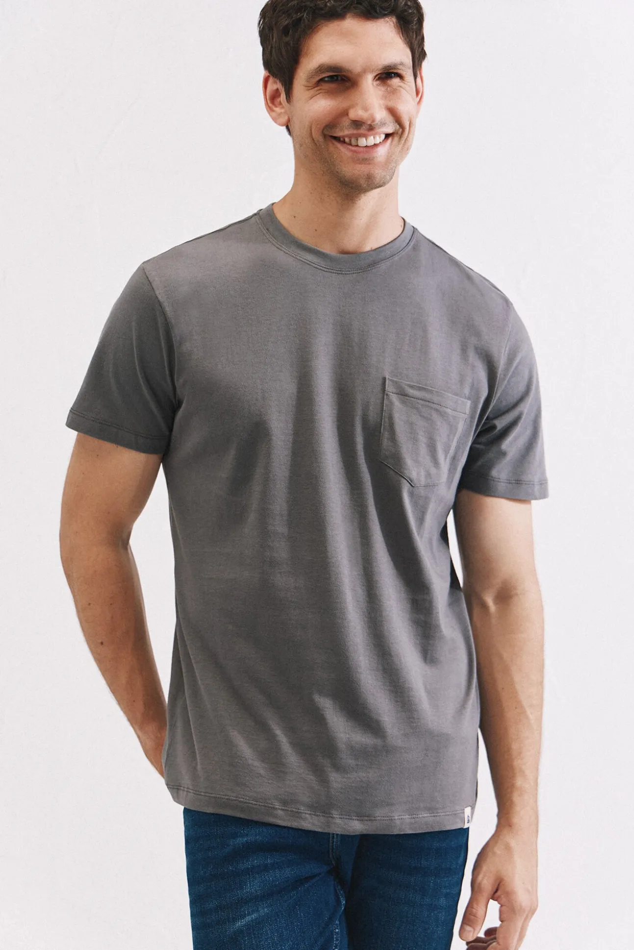 Camisola básica com bolso