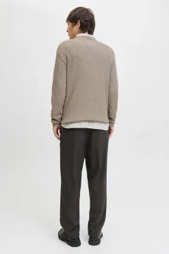 Camisola básica com gola redonda