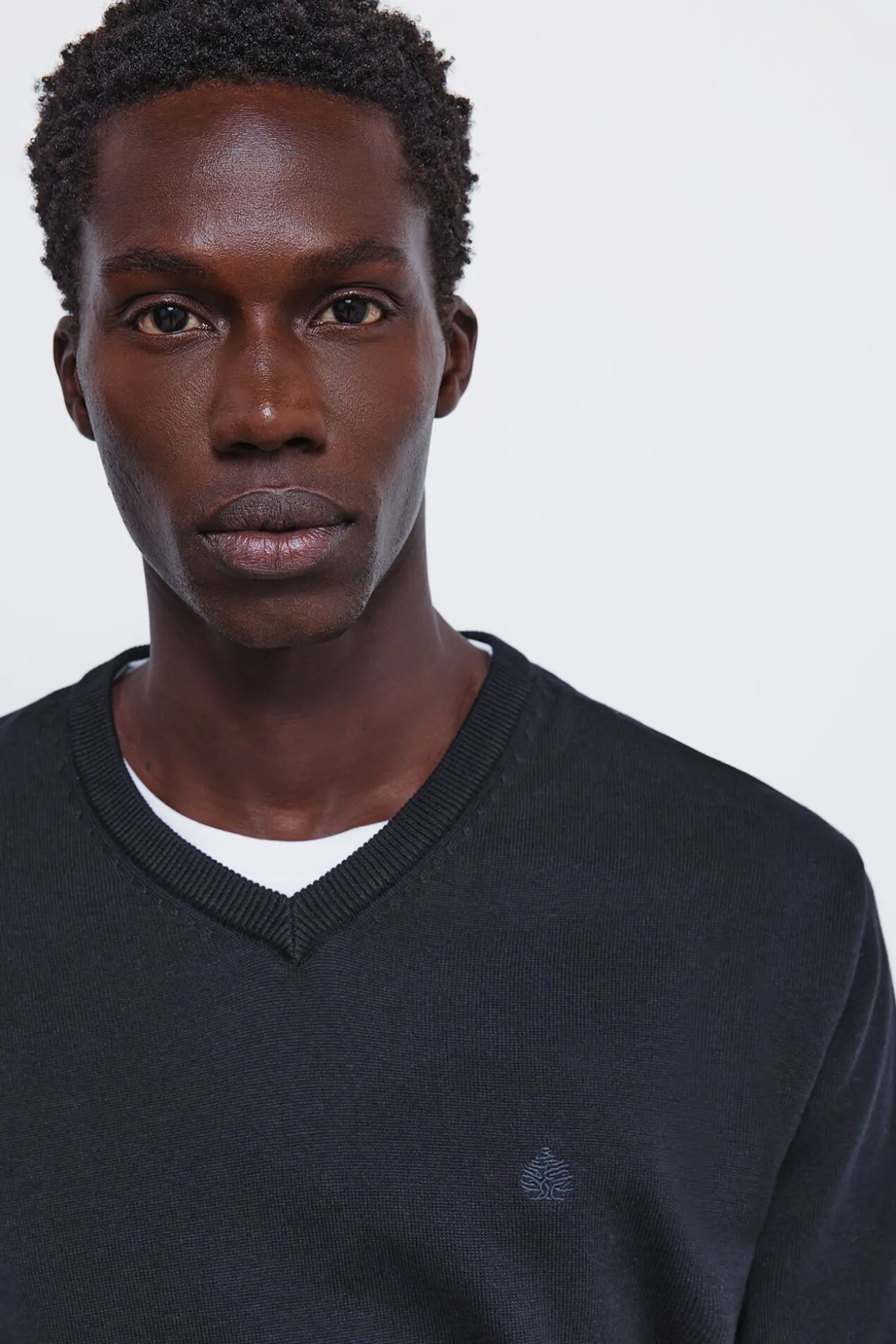 Camisola básico com gola em V