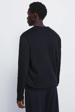 Camisola básico com gola em V