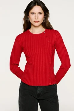 Camisola canelado com botões e corte slim.