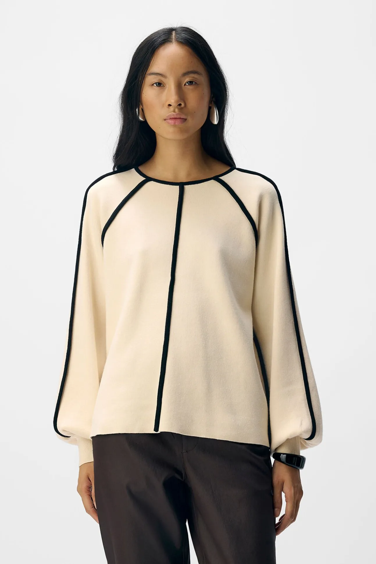 Camisola com acabamento contrastante