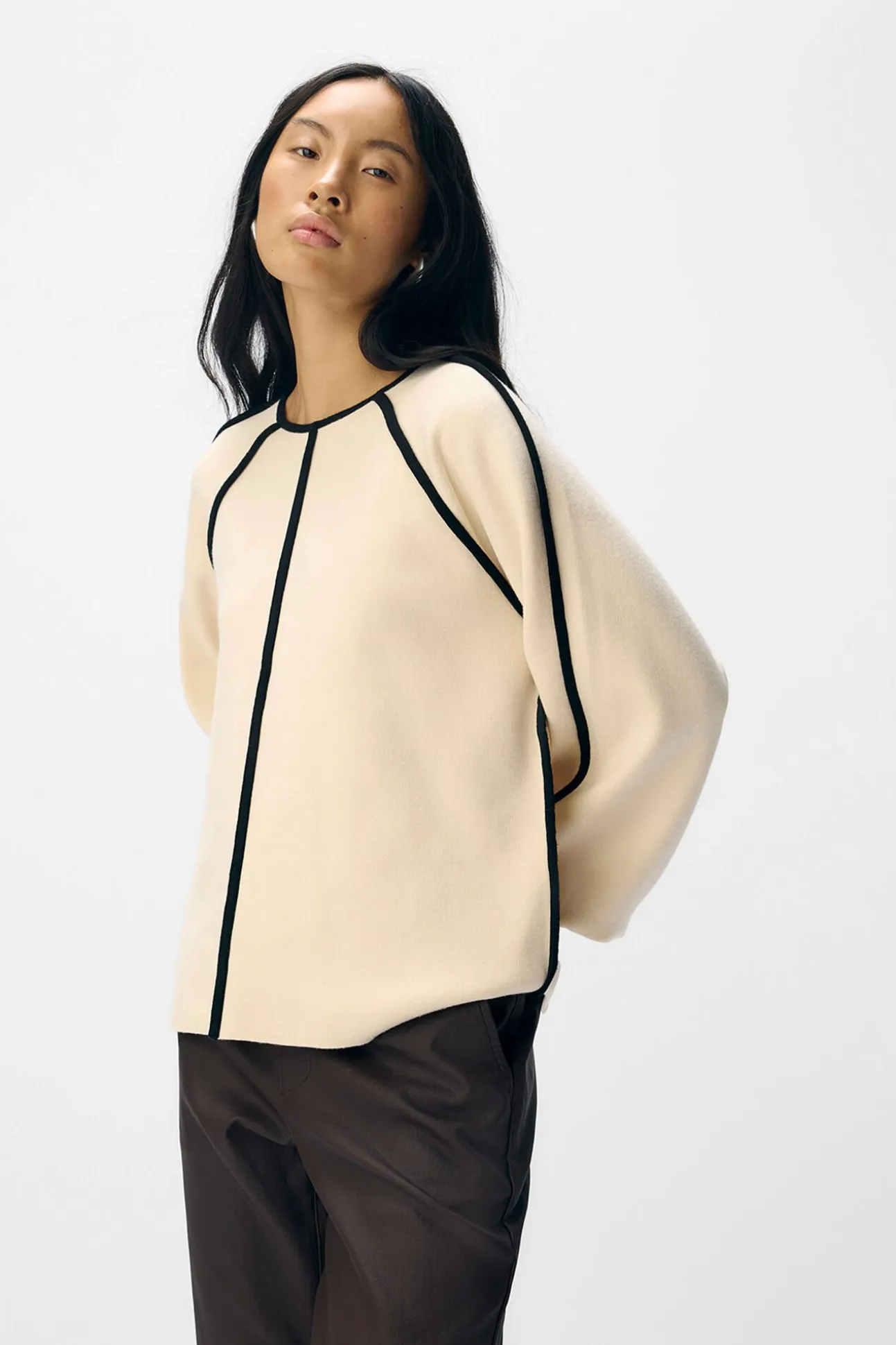 Camisola com acabamento contrastante