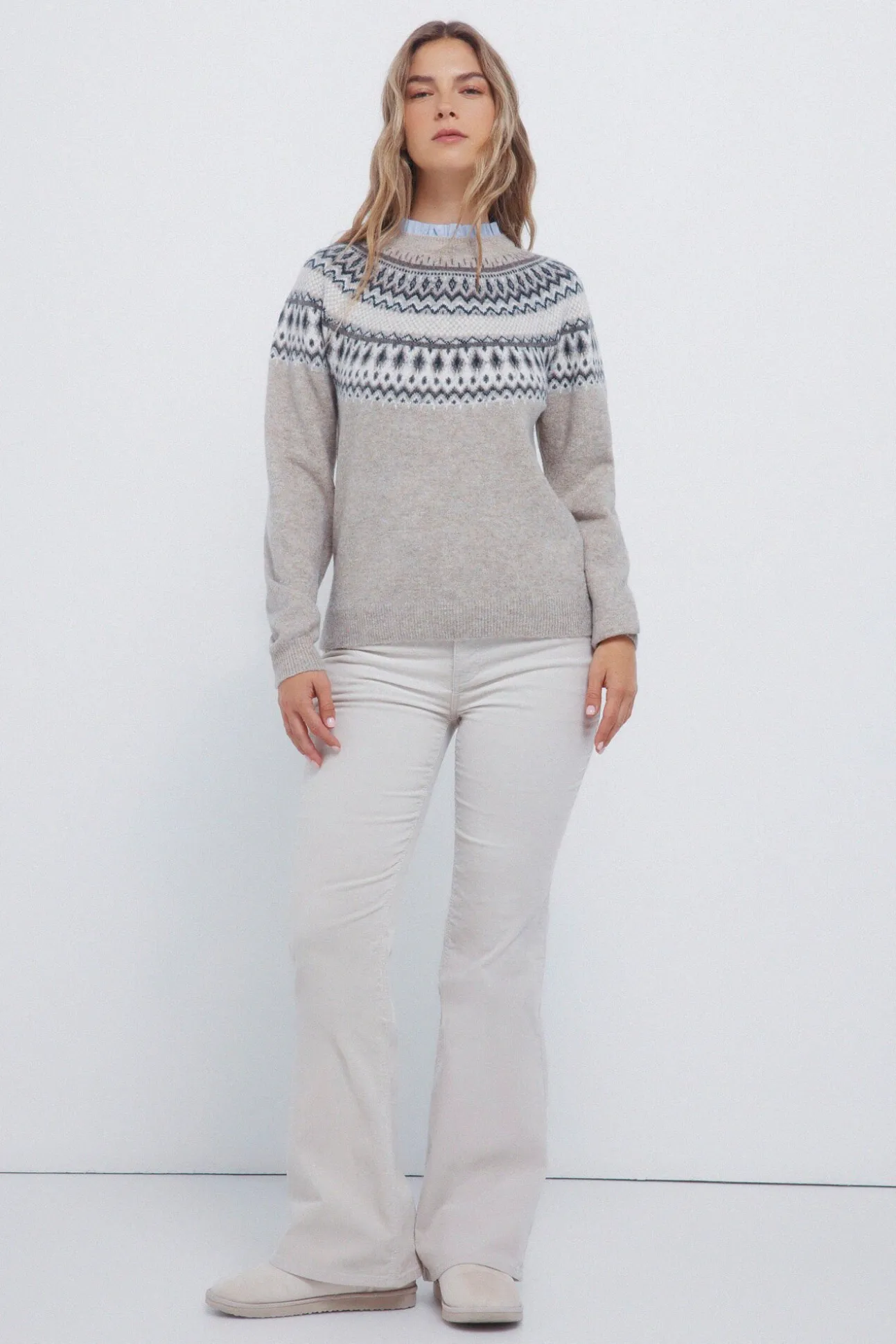 Camisola com borda jacquard e gola combinada