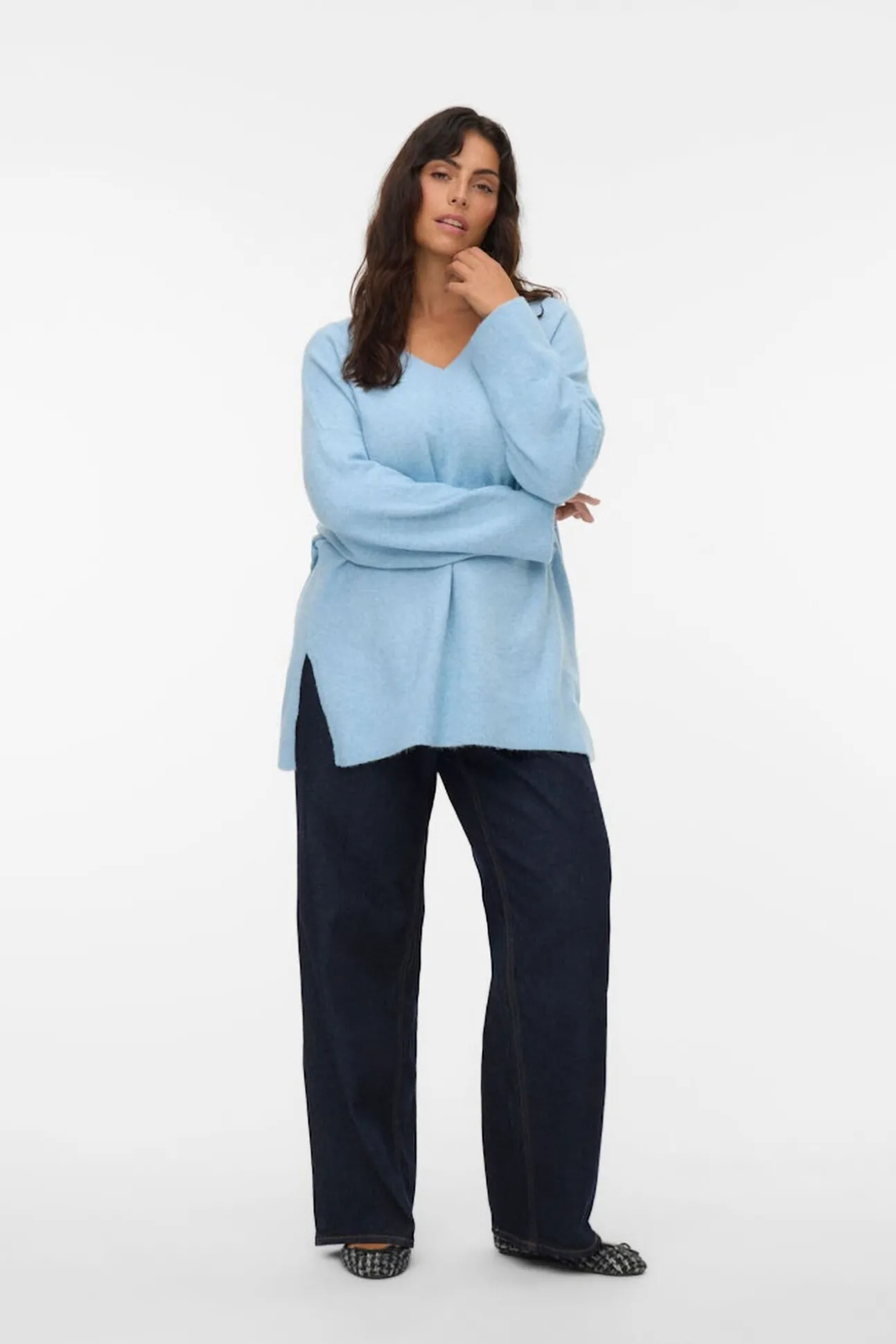 Camisola com gola em V curvo