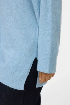 Camisola com gola em V curvo