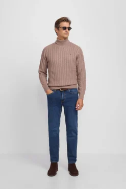 Camisola de gola com tricô oitos