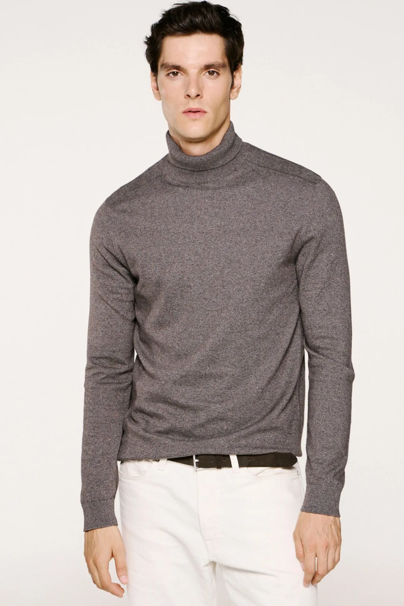 Camisola de gola de algodão orgânico