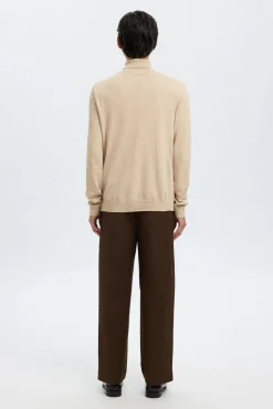 Camisola de gola de algodão orgânico