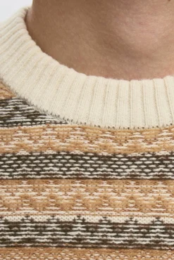 Camisola de lã com gola caixa