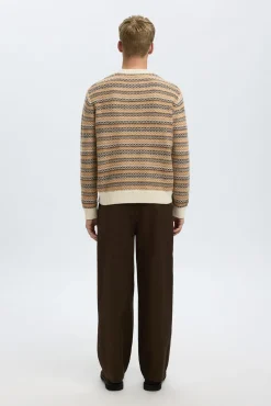 Camisola de lã com gola caixa