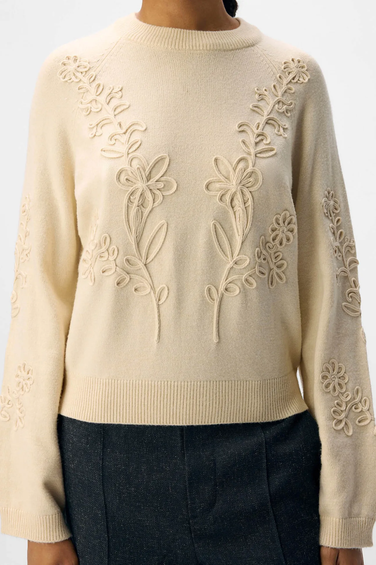 Camisola de malha bordado com flores