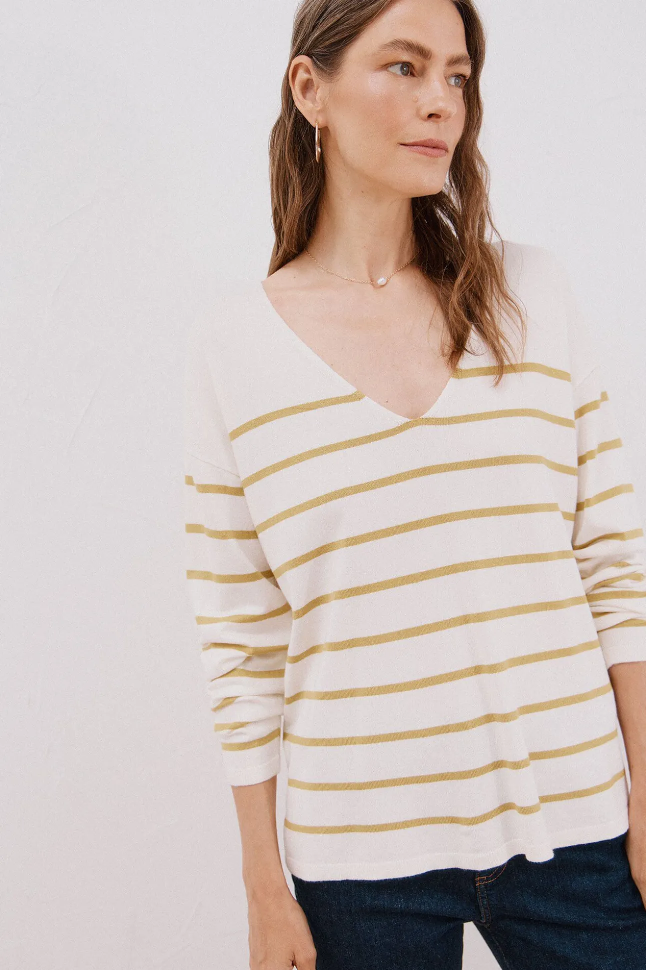Camisola de malha decote bico